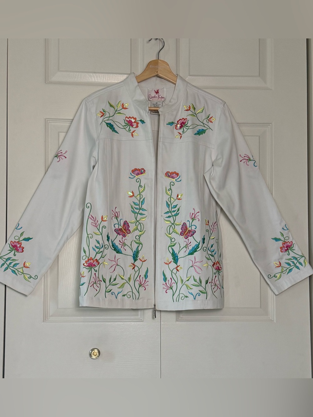 Quacker Factory White Leather Jacket with Multicolor Floral Embroidery